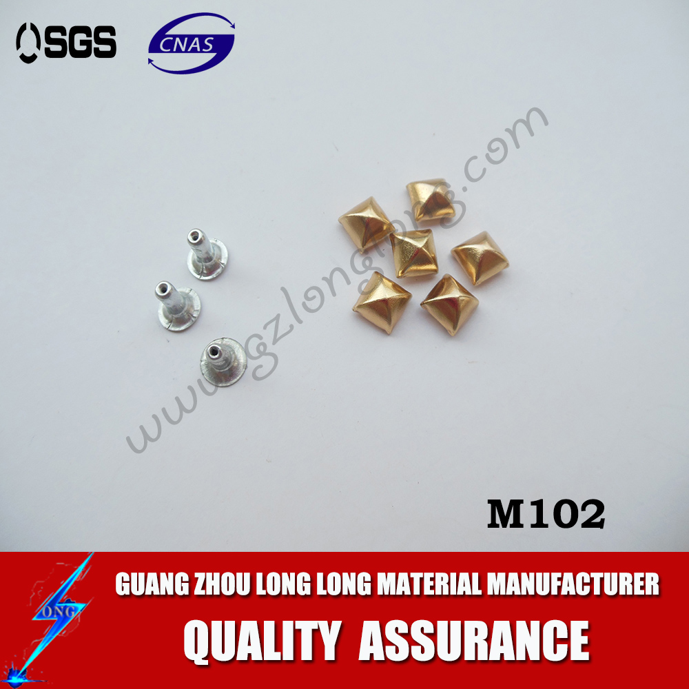 The Newest Hot Selling Square Pyramid Metal Spike Studs